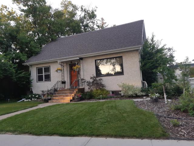 Student for Cozy Upper suite in residential quiet neighborhood 9 or 10 month a year