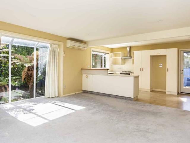 Student Property close to UC 6 Bedrooms and 2 bathrooms