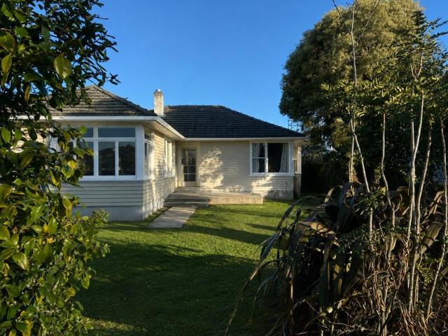 STUDENT PROPERTY – Popular Hanrahan st – 6 Bedrooms and 2 Bathrooms