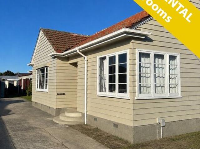 STUDENT PROPERTY – 6 Bedrooms 3 Bathrooms – Middleton Rd
