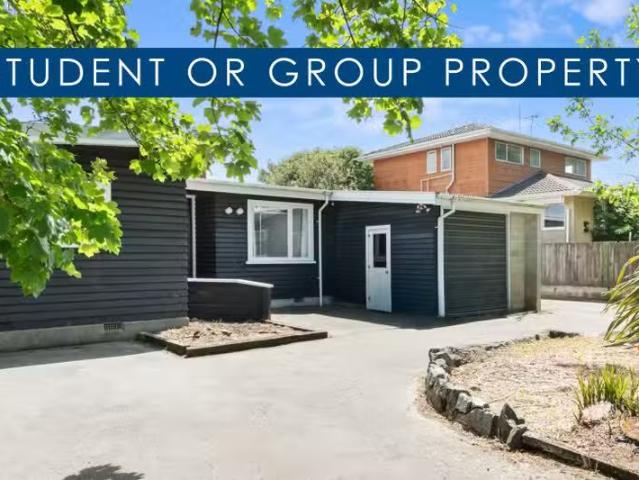 Student 4 Bedroom Home Walking Distance To University First.