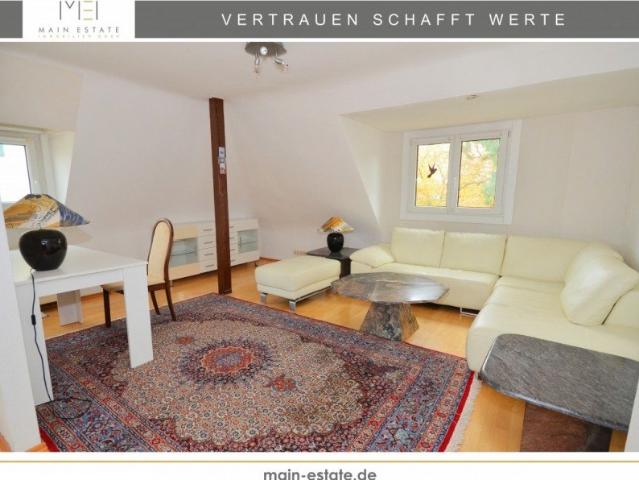 Studentenwohnung Möbliertes Dachgeschoss Apartment mit Klimaanlage im Dreiparteienhaus