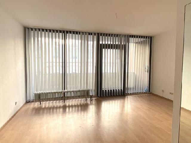 STUDENTEN UND SINGLES AUFGEPASST: APARTMENT IN CITYLAGE MIT BALKON ZU MIETEN