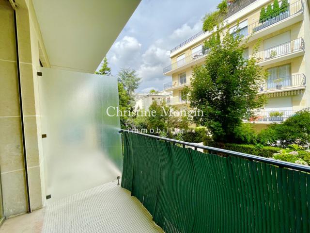 Studette 13m2 avec balcon de 3m2. Saussaye Bineau