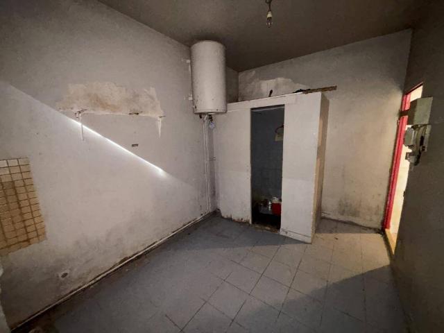 Studette à rénover – Bordeaux centre, rue Giner de los Ríos – Re