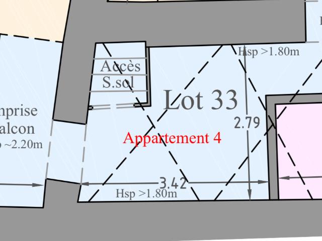 Studette avec cave de 73 m2 aménageable + terrasse Fort potentiel