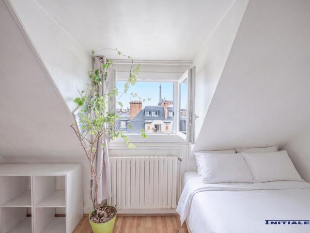 Studette charme Paris 15/7ème 252 000€
