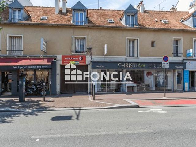 Studette en centre ville d'ANTONY