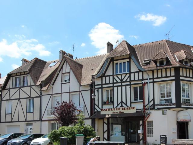 STUDETTE LE MESNIL SAINT DENIS