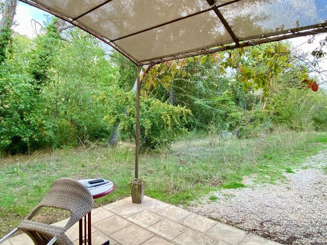 Studette meublé avec terrasse en campagne prox Aix