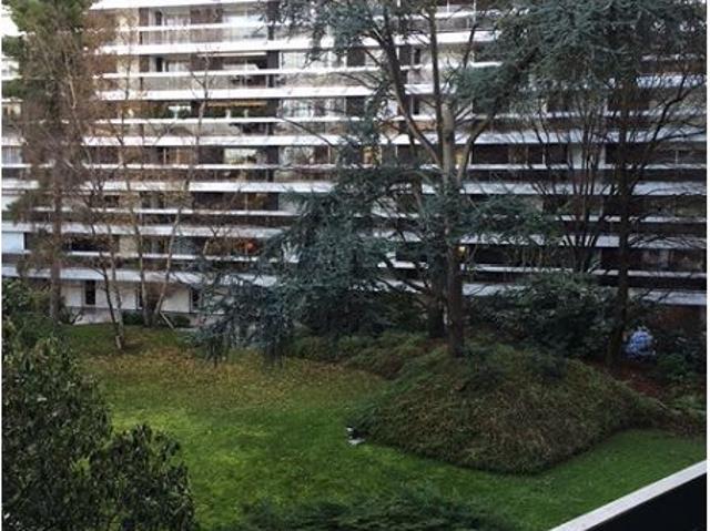 Studette Paris 16e