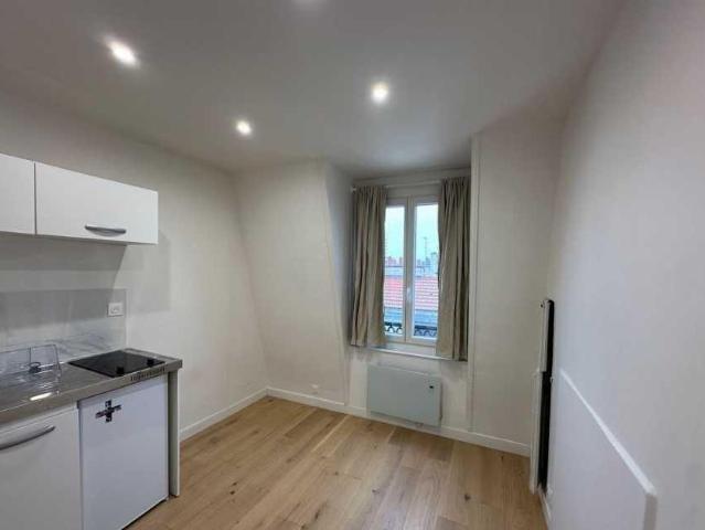 Studette Paris Montparnasse