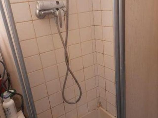 Studette pied a terre metro ternes