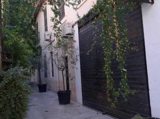 Studette rue Dragon