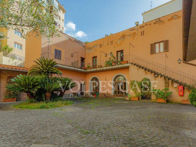 Studio/Ufficio in affitto a Roma in zona Trastevere Trastevere Cod. V45 5599