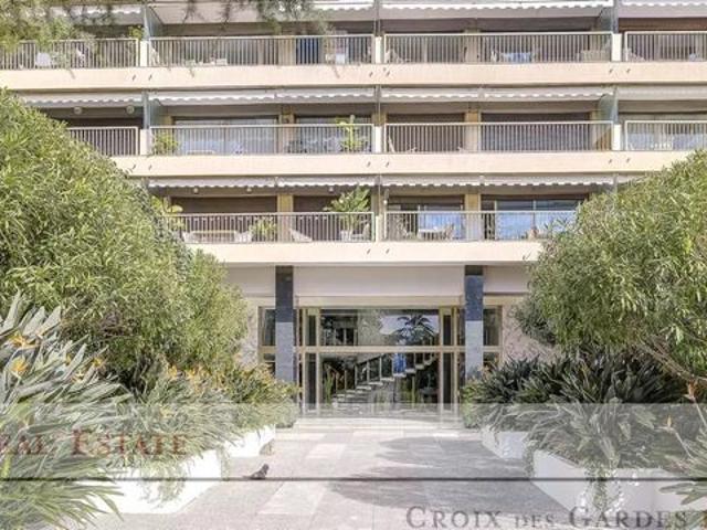 Studio 3 pièces 106 m²