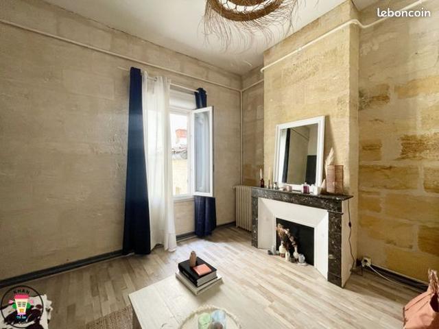 Studio 3 pièces 102 m²