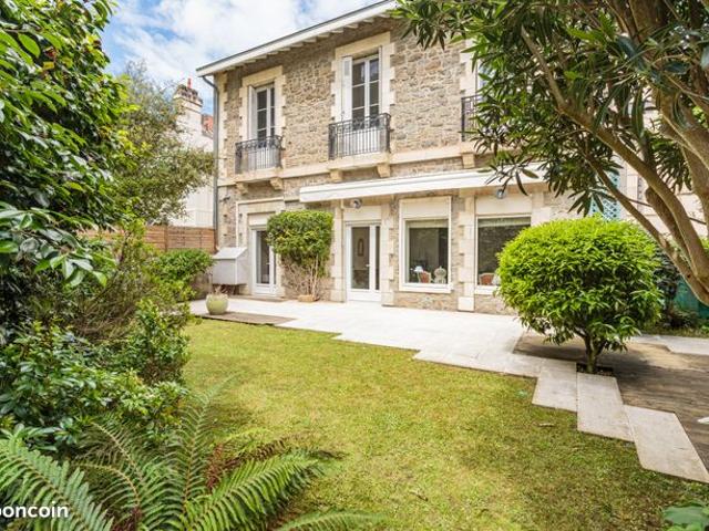 Studio 3 pièces 114 m²