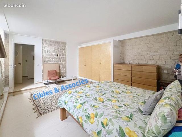 Studio 3 pièces 131 m²