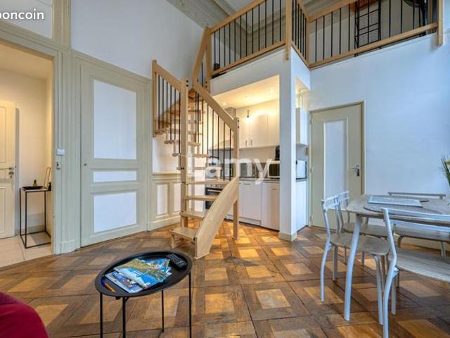 Studio 3 pièces 65 m²