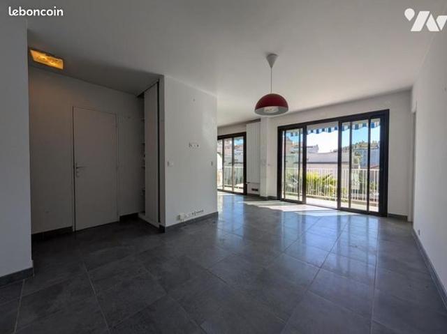 Studio 3 pièces 78 m²