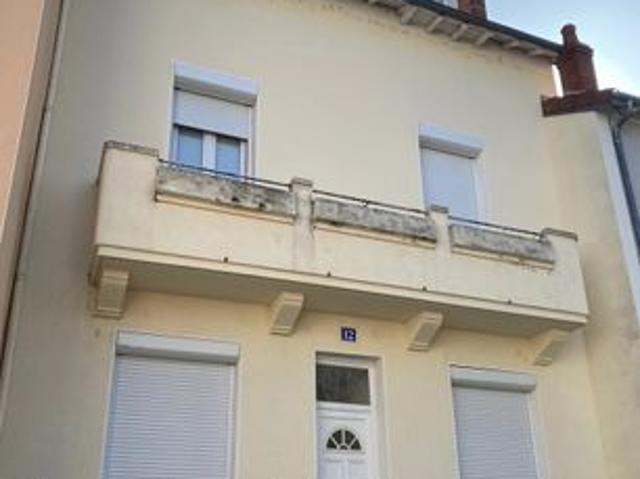 Studio 10 pièces 200 m²