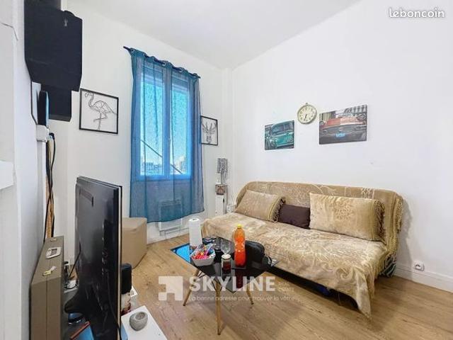 Studio 125 m² Marseille 3ème