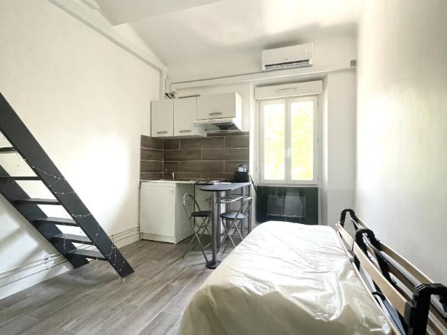 Studio 13.90m2 climatisé, avec mezzanine, VELAUX