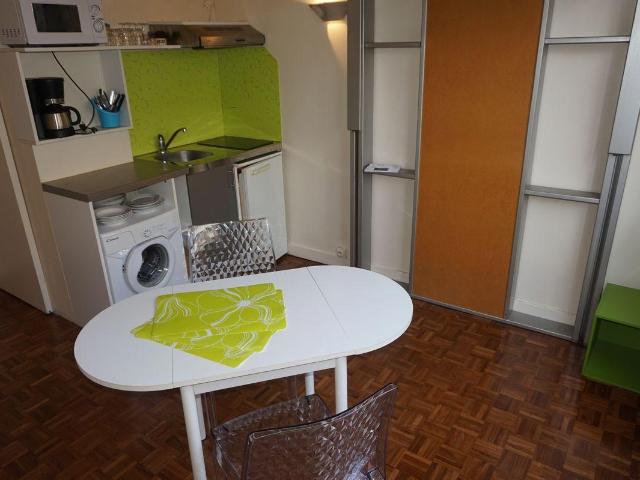 Studio 14m² métro Anatole France