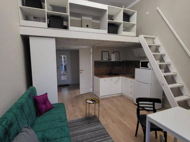 Studio 16m² mezzanine – Paris 16e – rue Raynouard – 595€/mois CC – parking + cave