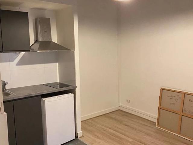 studio 17.38m2 situé rue de la Harpe Paris 05