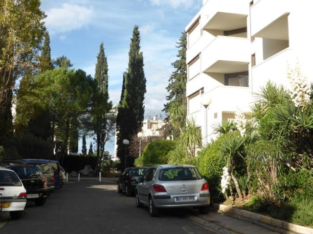 Studio 17.85 m², kitchenette équipée, avec balcon