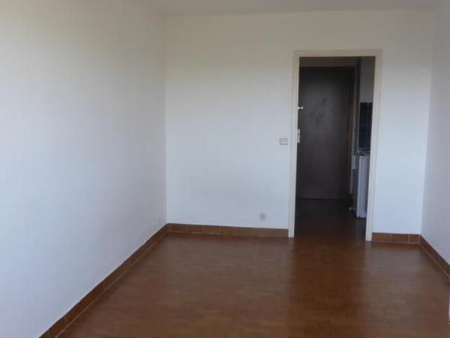 Studio 17.85 m², kitchenette équipée, avec balcon