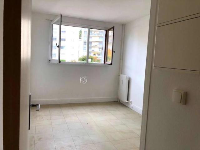 STUDIO 17m² HYPERCENTRE RAMBOUILLET Idéal 1er achat / Investisseur