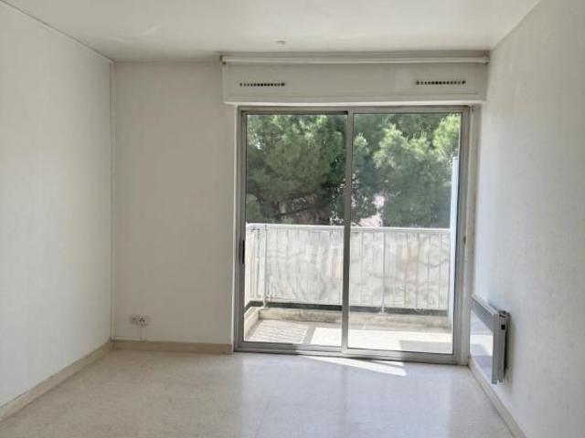 Studio 18.90 m², balcon, kitchenette équipée