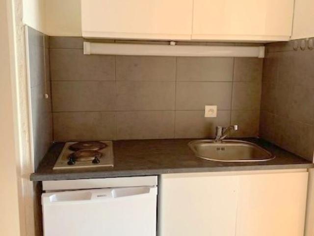 Studio 18.9 m², kitchenette équipée, avec balcon