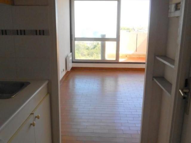 Studio 18.9 m², kitchenette équipée, avec balcon