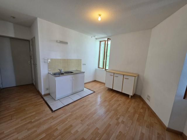 Studio 18 m2 très lumineux