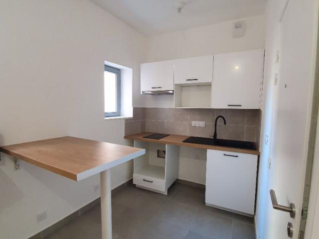 Studio 18m² rénové Centre Ville proche Facs