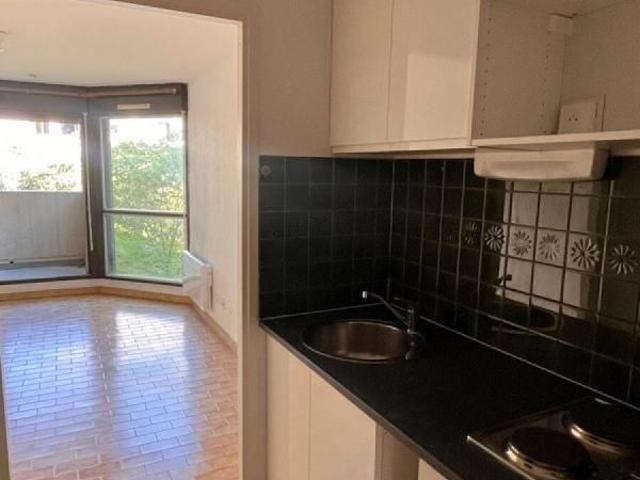 Studio 19.95 m², kitchenette équipée, avec balcon