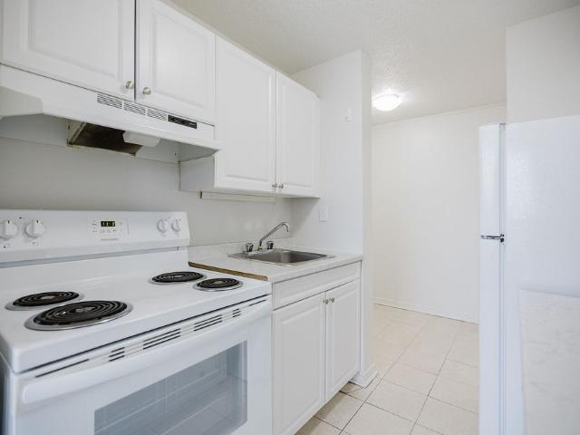 Studio, 1 & 2 Bedroom Apartments | All Inclusive Living Near Bayshore & Carling