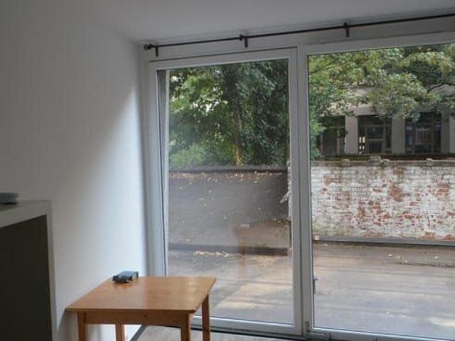 Studio 1 chambre à Uccle avec grande fenêtre
