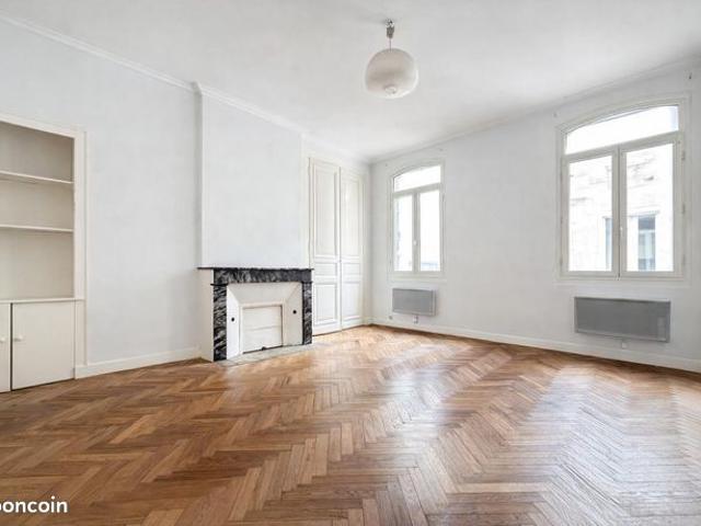 Studio 1 pièce 40 m²