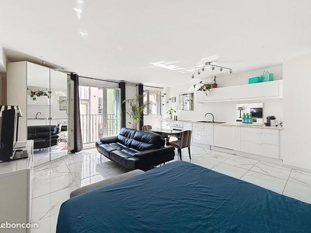 Studio 1 pièce 42 m²