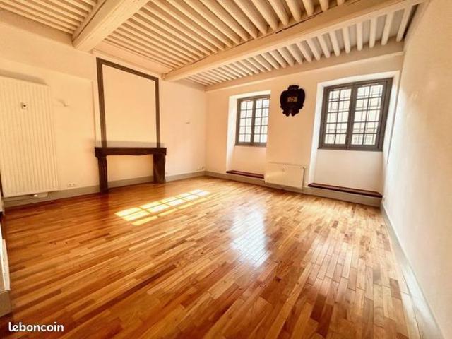 Studio 1 pièce 45 m²