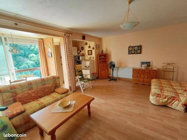 Studio 1 pièce 50 m²
