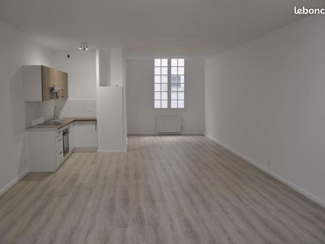 Studio 1 pièce 54 m²
