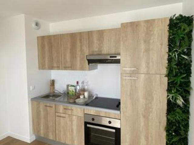 Studio 1 pièce 63 m²