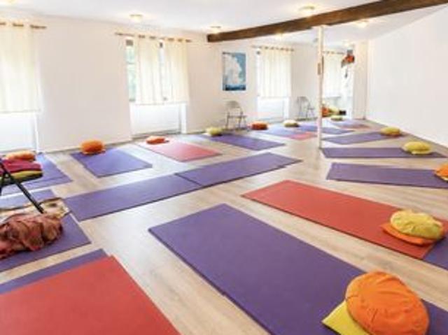 Studio 1 pièce 65 m²