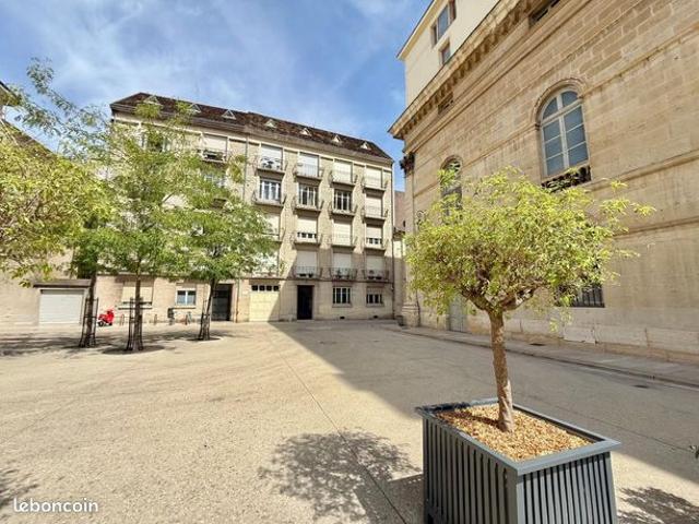 Studio 1 pièce 9 m²